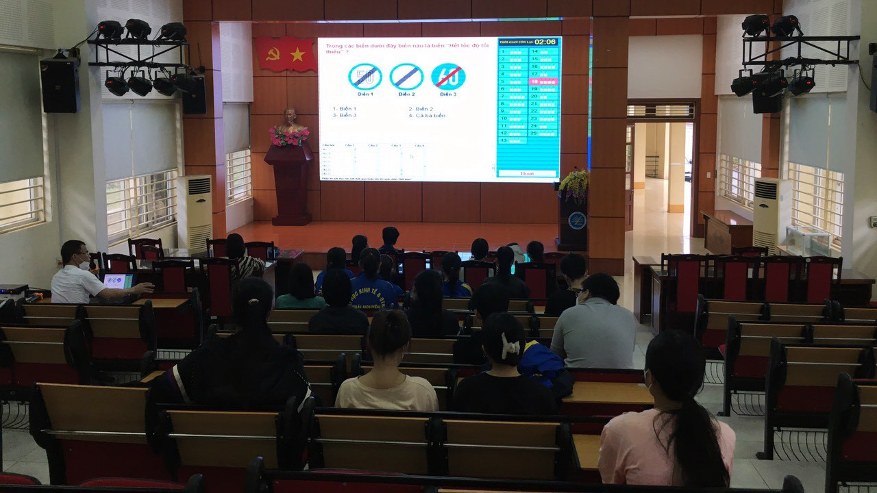 Trường ĐH Kinh tế và QTKD tổ chức khoá đào tạo cấp bằng lái xe mô tô hạng A1 cho sinh viên